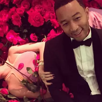 Un truc simplu de la superba soție a lui John Legend. Uite cum înmoaie untul! VIDEO