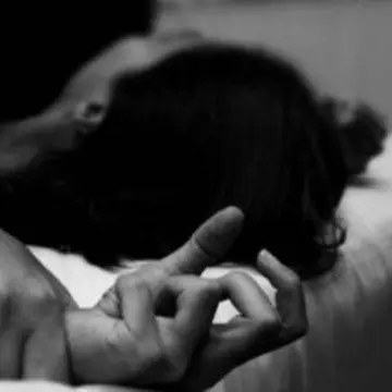 Drama unei eleve care s-a îndrăgostit de un bărbat de pe Facebook. Ce a păţit după ce s-a întâlnit cu el