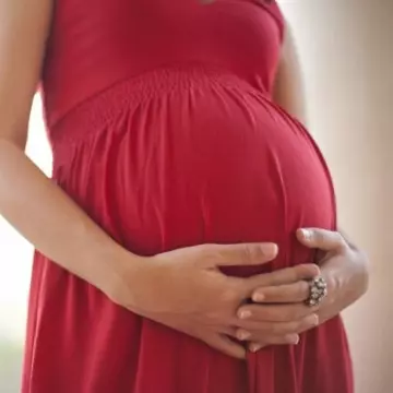 Caz ciudat în Bistriţa Năsăud: mama şi fiica au rămas gravide cu acelaşi bărbat