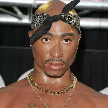 Confesiuni pe patul de moarte! Un polițist aruncă bomba: Tupac nu e mort!  