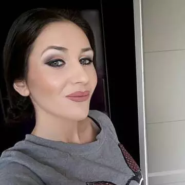 O vedetă de la noi s-a pocait! Mai ieri se dezbrăca la Capatos și acum face rugăciuni! 