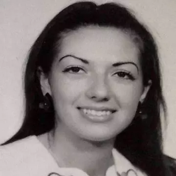 Aşa arăta în urmă cu 34 de ani, la absolvirea facultăţii! Bănuieşti ce vedetă autohtonă se ascunde sub acest chip?