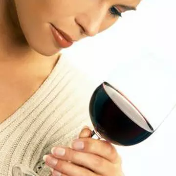 Spune-mi unde lucrezi ca să îți spun cât bei. Care sunt cele mai "alcoolice" meserii