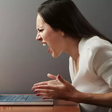 Boala pe care ne-o provoacă Internetul