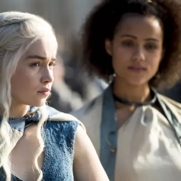 Emilia Clarke, desemnată cea mai sexy femeie a anului 2015