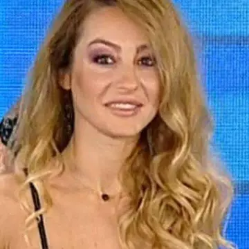 Scene incredibile la Neaţa! Flavia s-a dezbrăcat în direct, la insistenţele lui Dani. Reacţia de necrezut a lui Răzvan