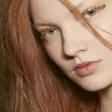Trend alert: Machiajul strălucitor
