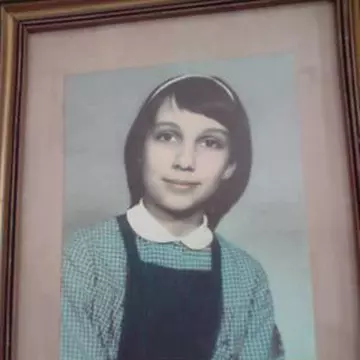 Imagine de pus în ramă! Cum arăta soția lui Klaus Iohannis în copilărie! Foto