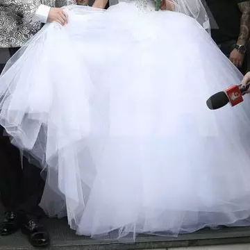 Nici mirele nu s-a lasat mai prejos! Cum s-a îmbracat sotul Sânzianei Buruiana la nunta lui!