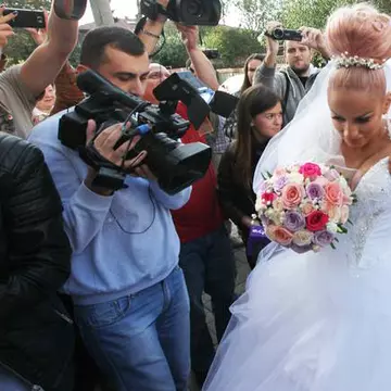 Surpriză de zile mari la nunta Sânzianei Buruiană! Tonciu a îngropat securea războiului