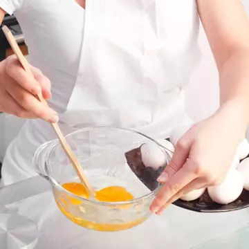 Cum îți dai seama că ouăle cumpărate sunt de la o găină bolnavă