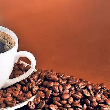5 motive să nu renunţi la cafea