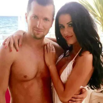 Daniela Crudu, în rochie de mireasă la braţul noului iubit: "Vreau să-mi petrec toată viaţa cu el"