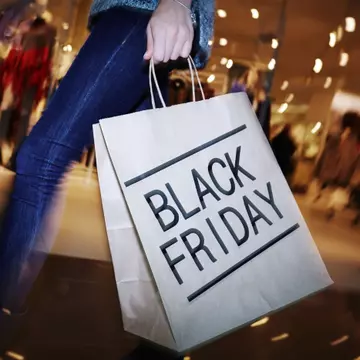 5 genți pe care le găsești la reduceri de Black Friday