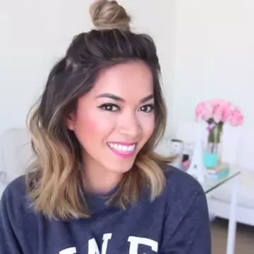 Half bun, cel mai nou trend în materie de hair styling
