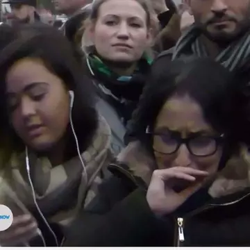 Ce i-a rugat un musulman legat la ochi pe parizieni. Lumea a izbucnit în lacrimi