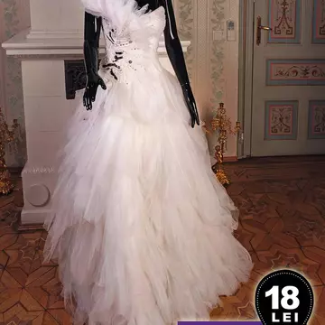 Black Friday 2015. Cum arata rochiile de mireasa care s-au vândut cu 18 lei bucata