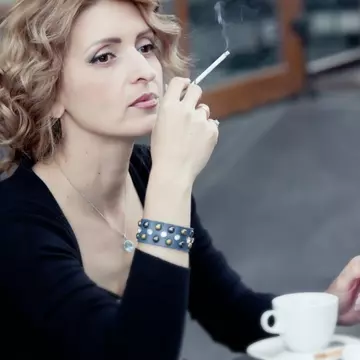 Ce se întâmplă în corpul tău când combini cafeaua cu țigara