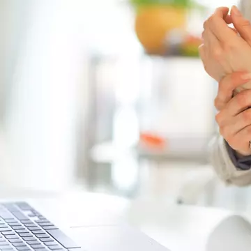 Ce se întâmplă când îți trosnești degetele