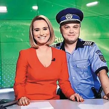 Leşini de râs! Am adunat cele mai trăsnite poze postate de vedete pe Facebook în 2015