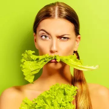 De ce salata verde ne face mai mult rău decât carnea