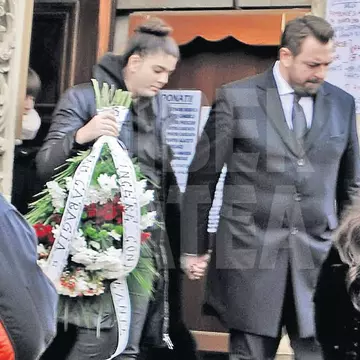 Gest sfâșietor făcut de Horia Brenciu la căpătâiul tatălui sau. S-a înecat în lacrimi.