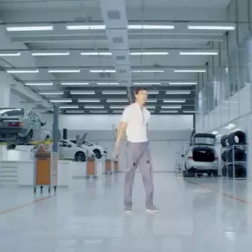 (P) Cillit BANG revolutioneazã publicitatea produselor de curãţenie, printr-un concept cu totul inedit