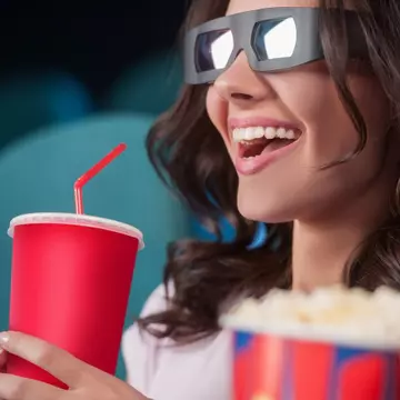 6 lucruri pe care nu ar trebui să le atingi când mergi la cinematograf