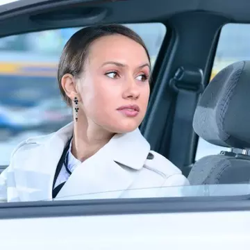 De ce e bine să lași o șosetă peste noapte în mașină