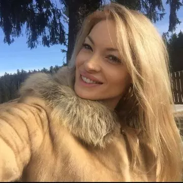 Pelinel răspunde la întrebarea: "Câți bani a luat să intre în direct la televiziune?"