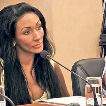 Şmechera care a umilit un poliţist, după gratii