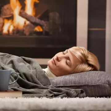 Dormi prea mult zilele acestea? Iată care sunt motivele