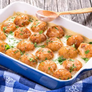 Le-ai vedea în pizza? Trei reţete nonconformiste cu… chifteluţe