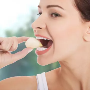 Cea mai sănătoasă metodă de a consuma usturoiul