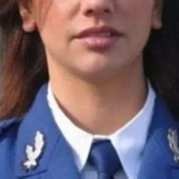 Cea mai frumoasă femeie în uniformă din lume e româncă. Irina Drăgan e purtătorul de cuvânt al Jandarmeriei Române