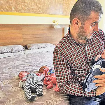 Veşti bune pentru părinţi! Concediul paternal s-ar putea prelungi la 10 zile lucrătoare