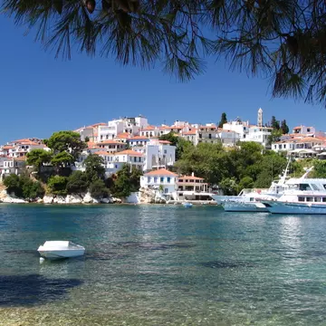 (P) Pe urmele filmului ”Mamma Mia”, în Skiathos