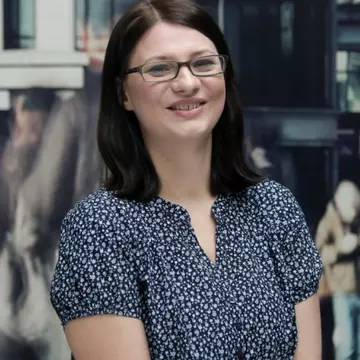 (P) Absolventa de limbi străine care s-a îndrăgostit de tehnologie