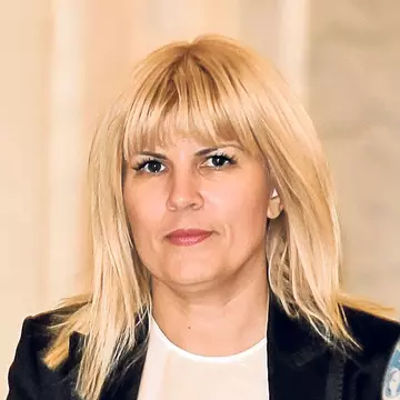 Elena Udrea și-a schimbat look-ul