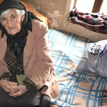 O cititoare Libertatea i-a oferit propria casă! Bătrânica din Gorj care trăia singură de 40 de ani are o nouă familie