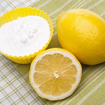 Beneficiile combinației dintre bicarbonat de sodiu și lămâie