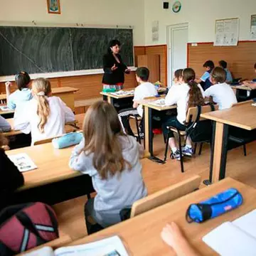 Bani de la Guvern pentru elevi! Doua conditii trebuie îndeplinite