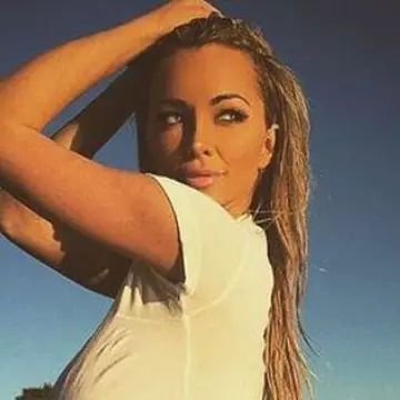 Sânii ei au peste 3 milioane de fani pe Instagram, dar ea susține că sunt o povară: ”Când mă aplec trebuie să-i țin cu mâinile” | FOTO