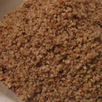 Slabesti 10 kilograme în 10 zile cu o dietă bazată pe hrișcă