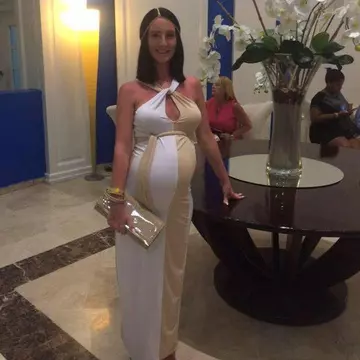 Drama trăită de o tânără de 24 de ani! În timp ce ea năștea, iubitul se căsătorea cu o altă femeie