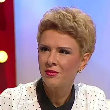 Teo Trandafir si-a pus extensii! Cum arata prezentatoarea tv dupa transformarea radicala!