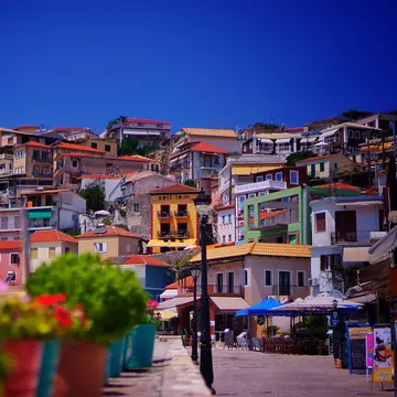 (P) Parga te îndeamnă la vise multicolore