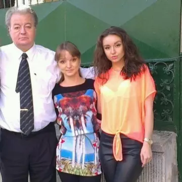 Fetele lui Vadim Tudor o duc din ce în ce mai greu! “Trăim din pensia de urmaş, mama rezistă greu”