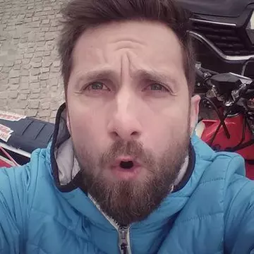 Este incredibil ce le-a făcut un taximetrist părinţilor lui Dani Oţil! Aceştia au venit să-și viziteze fiul zilele acestea