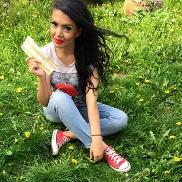 Imagine de mii de like-uri. Andreea Mantea, nespus de fericita cu baietelul ei în brate. David va împlini, în curând, un an